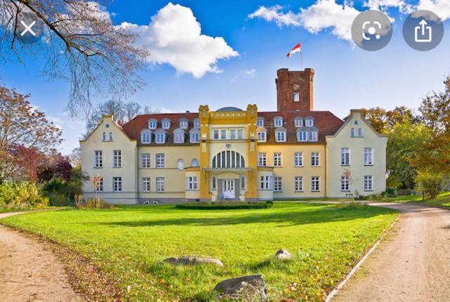 Schloss Lelkendorf Apartment Ulrichshusen Maisonette Fewo Mecklenburger Seenplatte Buitenkant foto