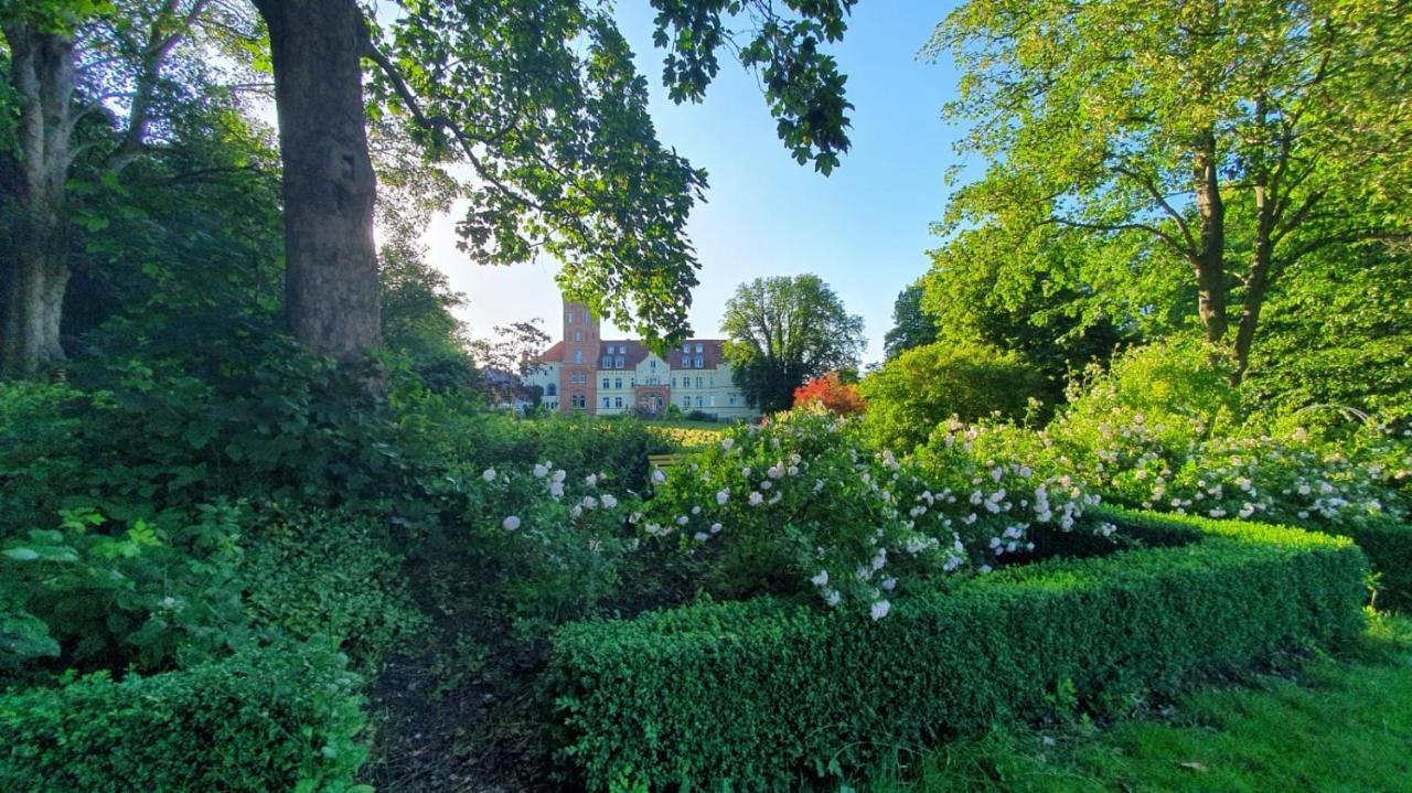 Schloss Lelkendorf Apartment Ulrichshusen Maisonette Fewo Mecklenburger Seenplatte Buitenkant foto