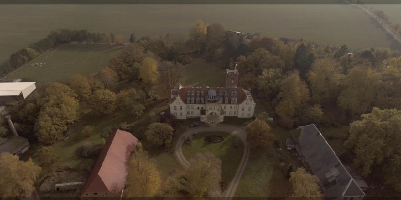 Schloss Lelkendorf Apartment Ulrichshusen Maisonette Fewo Mecklenburger Seenplatte Buitenkant foto